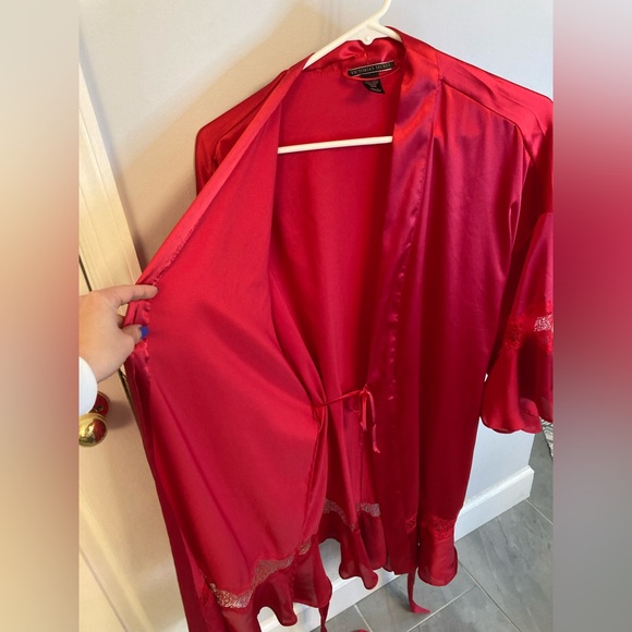 Victoria’s Secret short red satin and lace robe size M/L - Picture 4 of 6